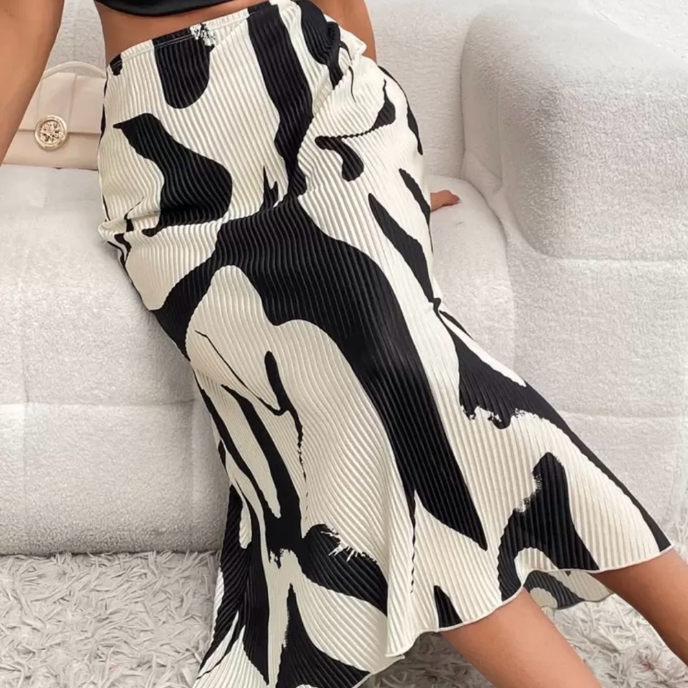 SHEIN Black and Cream Abstract Pencil Skirt